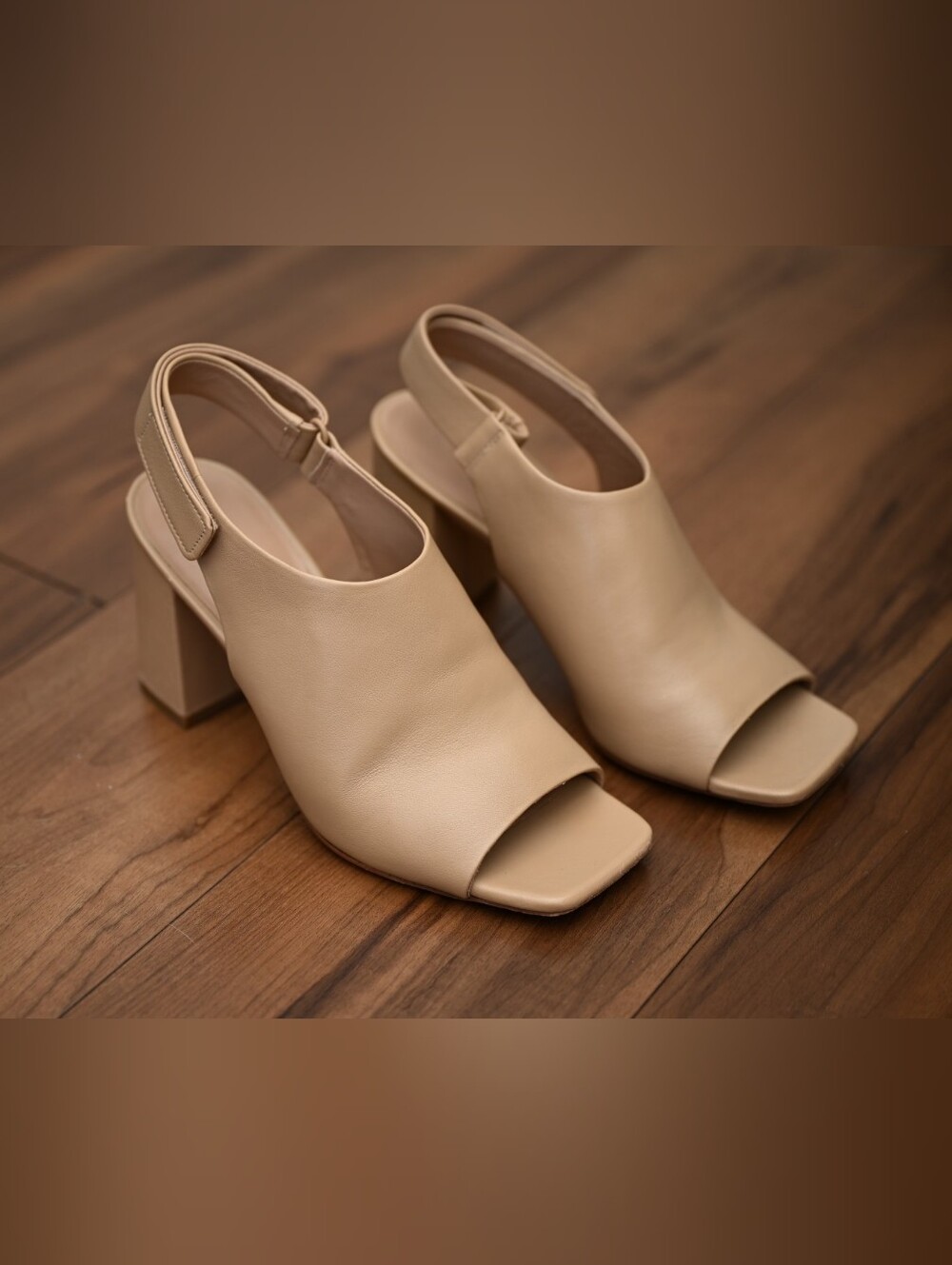 Authentic VINCE. Beige Leather Open-Toe Slingback Block Heel Sandals